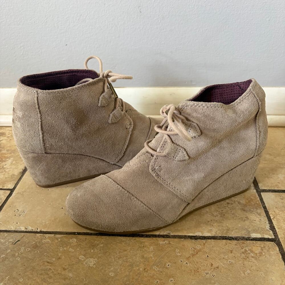 Tom's Women's Kala Wedge Taupe Suede Bootie Lace Up - Size 9